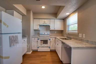 Main picture of 1001 E Main St