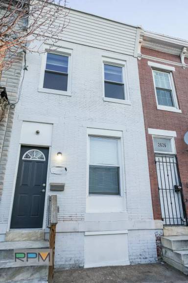 Main picture of 2624 E Madison St