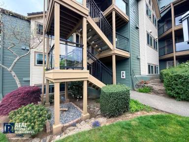 Main picture of Gold Pointe Condominiums