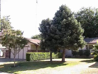 Main picture of 3324 Kordes Way
