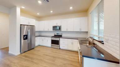 Main picture of 462 Avanti Way