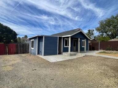 Main picture of 6 Almond St