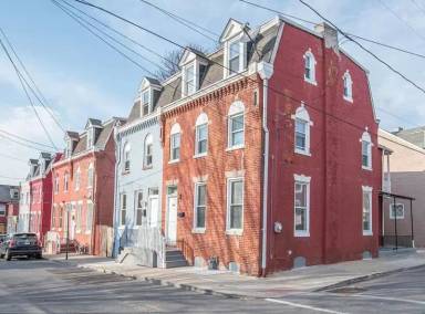 Main picture of 521 E Strawberry St