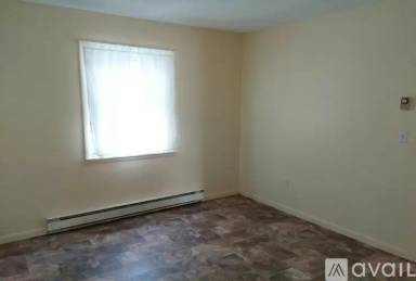 Main picture of 287 E Main St