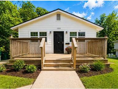 Main picture of 1209 W 22nd St
