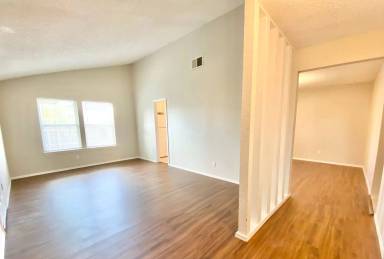 Main picture of 701 Victoria Dr