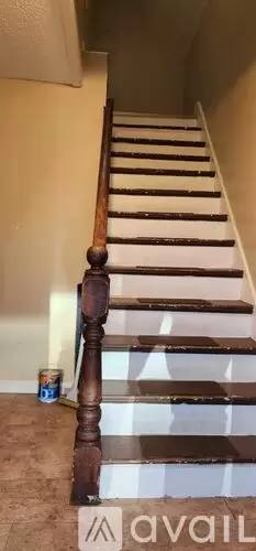 Main picture of 10 Lyons St