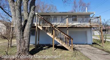 Main picture of 20 E Pine St