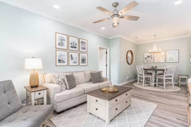 Main picture of Long Grove Condominiums