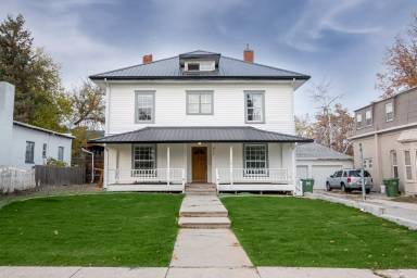 Main picture of 911 2nd Ave S