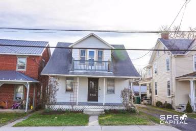 Main picture of 241 Main St