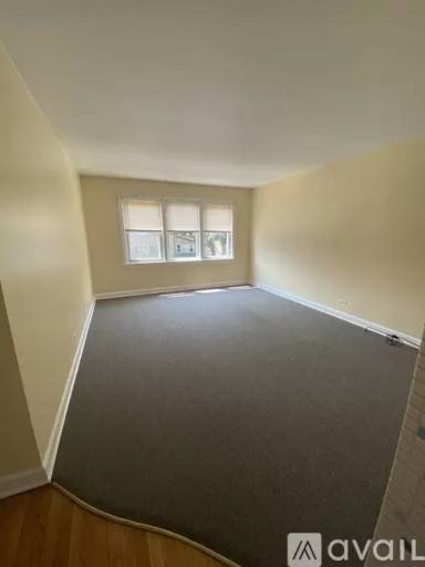 Main picture of 2626 W Balmoral Ave