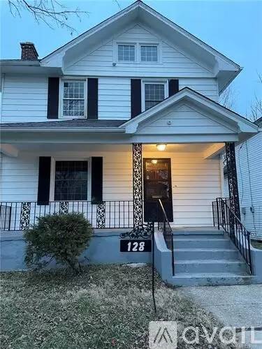 Main picture of 128 N Marion St