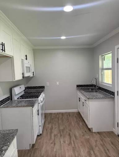 Main picture of 2218 Rose St