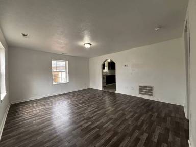 Main picture of 520 N Warren Ave