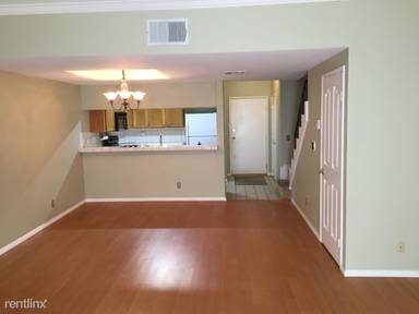 Main picture of 10926 Moorpark St