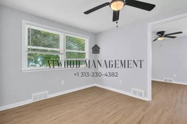 Main picture of 8283 Vaughan St