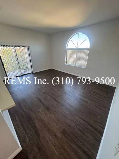 Main picture of 860 W 165th Pl