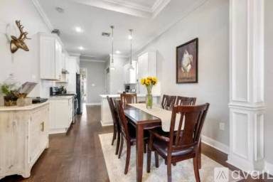 Main picture of 2814 Milan St