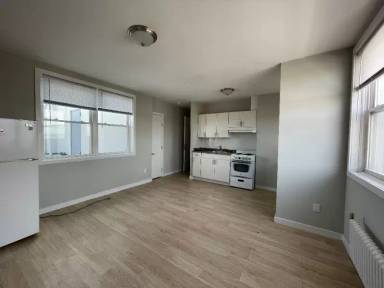 Main picture of 215 E Broadway