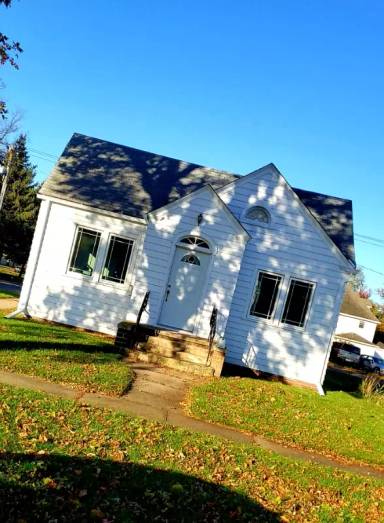 Main picture of 320 S Washington St