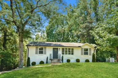 Main picture of 3227 Lakeland Dr