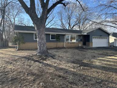 Main picture of 6213 Chowen Ave N
