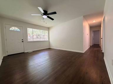 Main picture of 4700 N Vine St