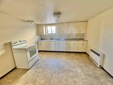 Main picture of 302 W 7th St