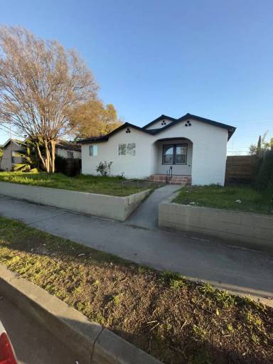 Main picture of 3426 E Olive Ave
