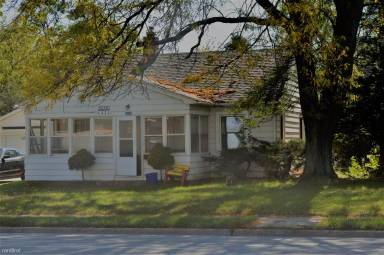 Main picture of 1212 Lincoln Way