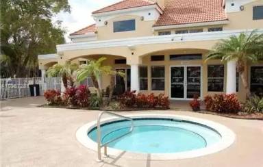 Main picture of 2425 NW 33rd St