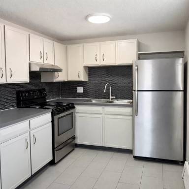 Main picture of 1260 Balsam St