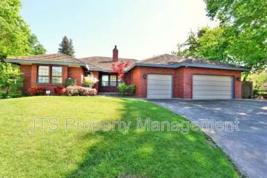 Main picture of 221 Audubon Cir