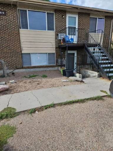 Main picture of 300 W Union Ave