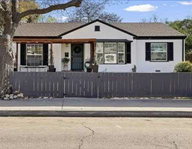 Main picture of 1528 W Roseburg Ave