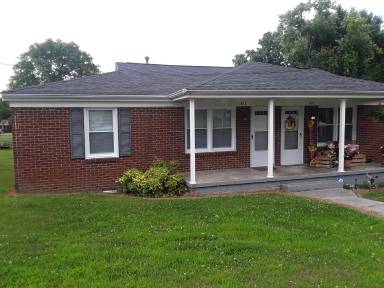 Main picture of 607-613 Elm St