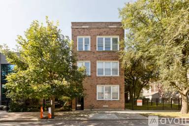 Main picture of 1922 N Wilmot Ave