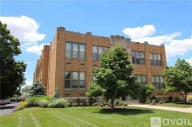 Main picture of 920 E 62nd St