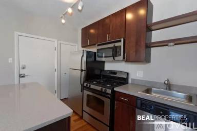 Main picture of 2202 N Clark St