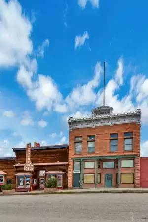 Main picture of 118 W 2nd St