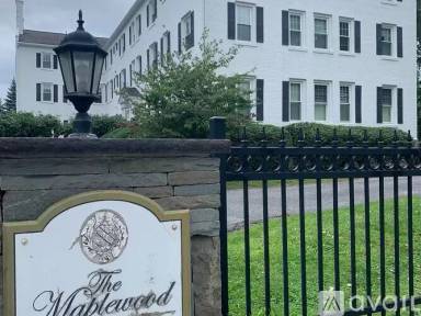 Main picture of 33 Maplewood Ave