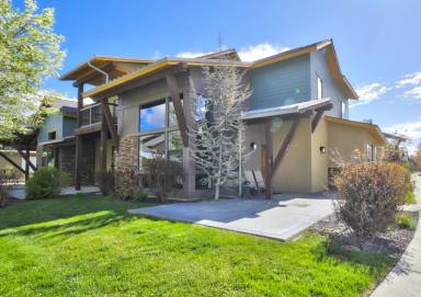Main picture of 923 S Lone Willow Ave
