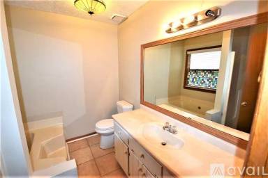 Main picture of 143 W Mountain Oak St