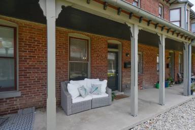 Main picture of 1442 N Illinois St
