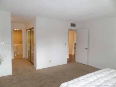 Main picture of 4851 NW 21st St