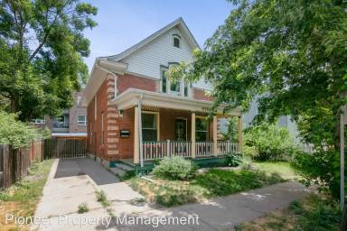 Main picture of 3754 Lowell Blvd