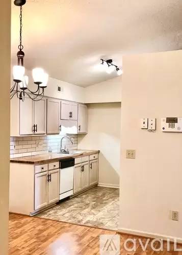 Main picture of 803 Moultrie Ct