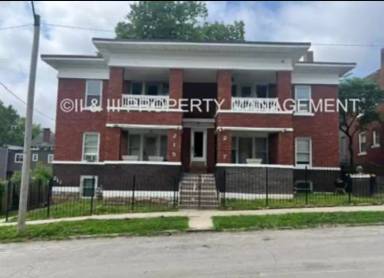 Main picture of 221 W 37th St