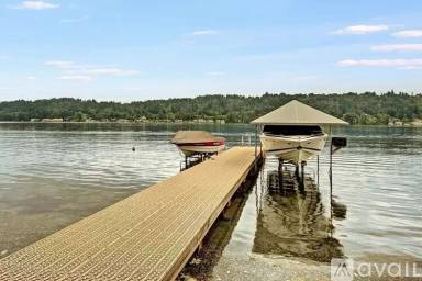 Main picture of 2620 W Lake Sammamish Pkwy NE